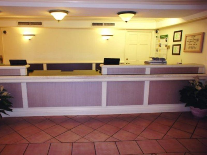 Super 8 By Wyndham Austin South I-35 Hotell Eksteriør bilde